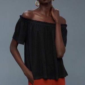 Off  shoulder linen tshirt